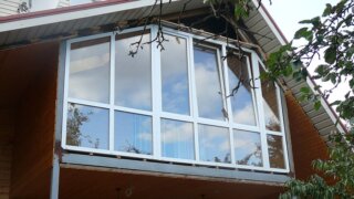 Остекление балконов и лоджий на даче