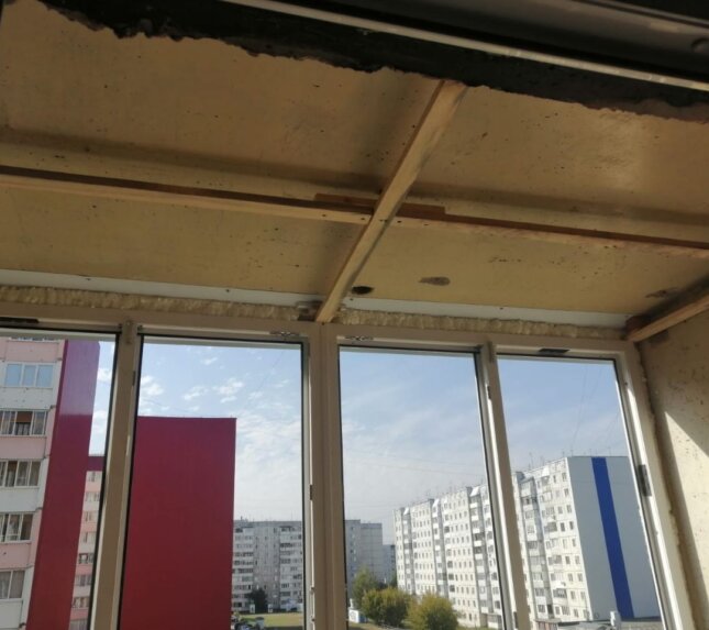 Остекление, отделка ПВХ панелями лоджии 3 КВ.М