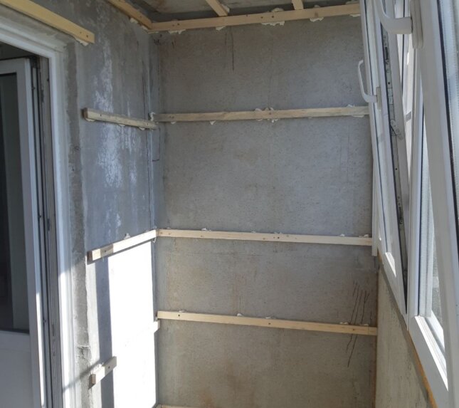 Остекление, отделка ПВХ панелями лоджии 4 КВ.М