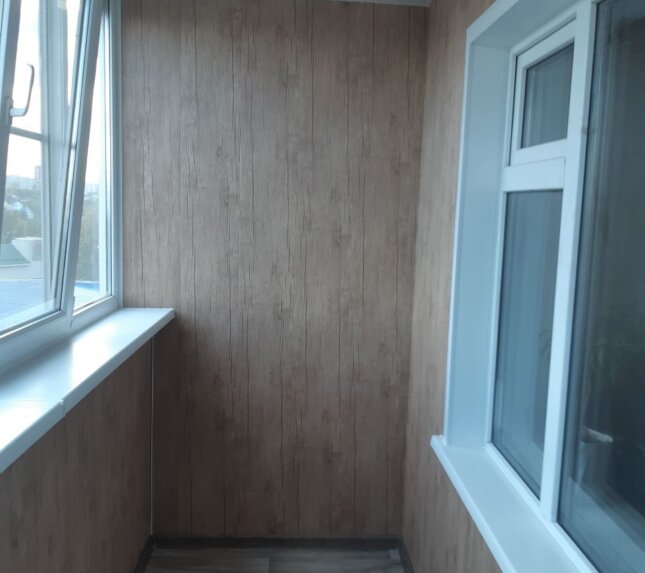 Остекление, отделка ПВХ панелями лоджии 4 КВ.М