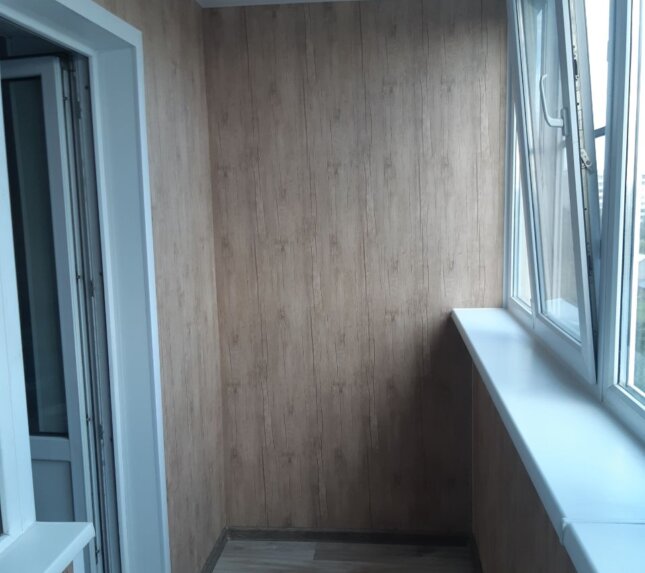 Остекление, отделка ПВХ панелями лоджии 4 КВ.М