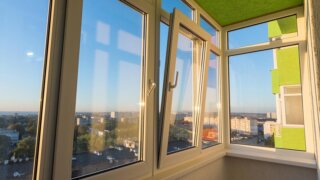 Пластиковые окна на балкон цена в Барнауле - купить балконные окна ПВХ ...